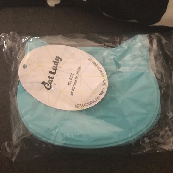 Cat Lady NWT Summer Bundle- Beach Towel + Purse - Picture 3 of 10